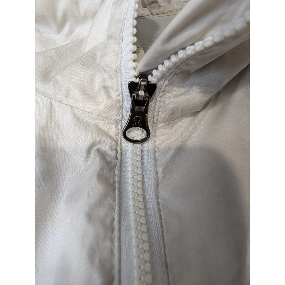 Lululemon Windbreaker Jacket Womens 8 Beige Polyester Hooded Reflective Print